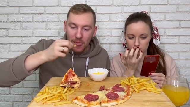 МУКБАНГ ПИЦЦА МОЦАРЕЛЛА Пеперони МНОГО СЫРА MUKBANG PIZZA MOZZARELLA ответы Любимый василек смотреть онлайн