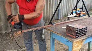 Строительство легкого навеса из профильной трубы к дому, чтоб жарко не было. Установка стоек.