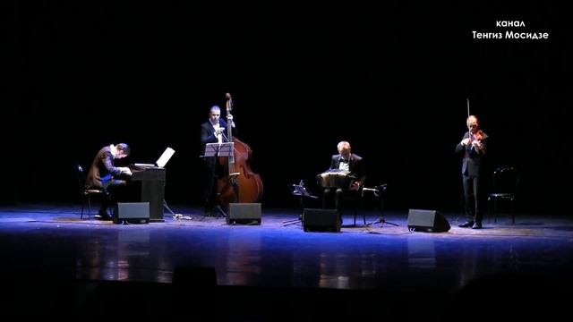 Argentine tango. "Quejas de bandoneon" (A. Troilo) plays "Solo Tango Orquesta". Аргентинское танго. смотреть онлайн