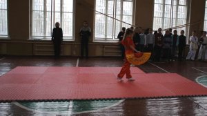 Ушу комплекс с веером на спортивном празднике в школе