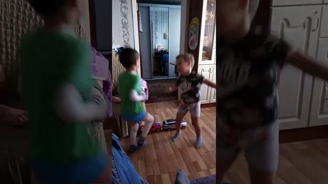 Танец пожарного ДЕТИ смотреть онлайн