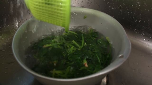Spinach Side Dish (Sigeumchi-namul: 시금치나물)