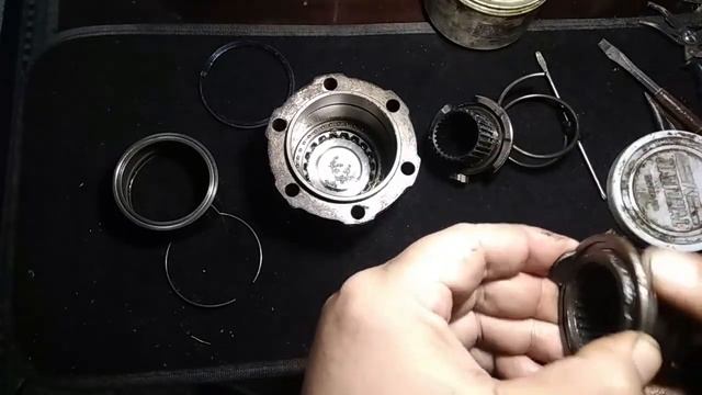 Nissan Terrano / Pathfinder D21 Automatic Hub Lock assembly and disassembly смотреть онлайн