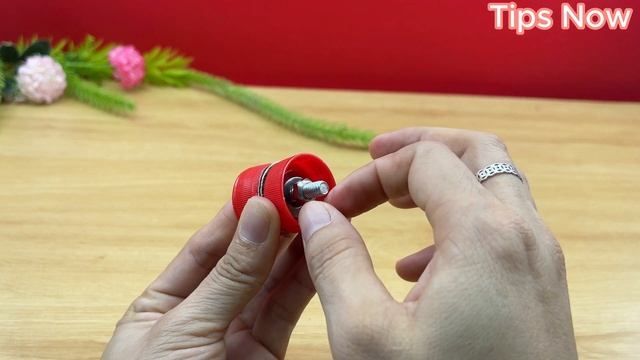 Razor-Sharp in 2 Minutes! Transforming Bottle Caps into Kitchen Knife Sharpeners ? смотреть онлайн