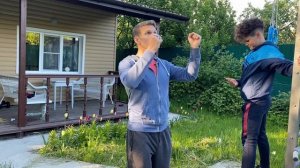 Как научиться подтягиваться ребенку-мальчику - Простое упражнение на турнике // Фитнес ту кидс