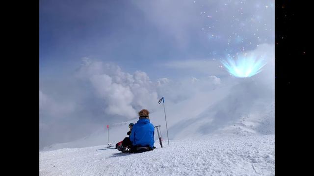 После восхождения на вершину звёзды в горах видно днём смотреть онлайн