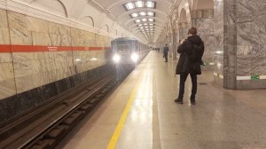 Перегонка 81/717"номерной" по маршруту 222 проезжает станцию Кировский завод. Следует в депо Автово