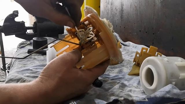 Замена Топливного фильтра Ниссан АД/Вингроад / восстановление ниссан ад. работа продолжается смотреть онлайн
