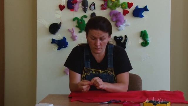 Как вставить нитку в иголку. Как завязать узелок на нитке смотреть онлайн