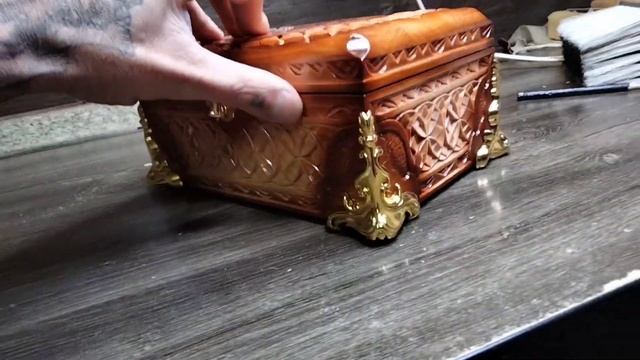 резная шкатулка ручной работы со знаком зодиака Близнецы. резьба по дереву смотреть онлайн