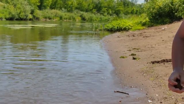 Купаемся в реке! смотреть онлайн