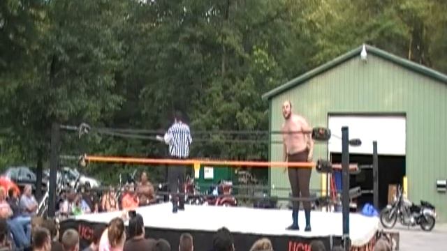 UCW July 27 2011 - Mad Dragon vs House Jones смотреть онлайн