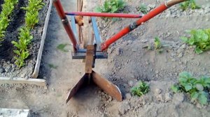 Ручной ушастый окучник своими руками типа толкай