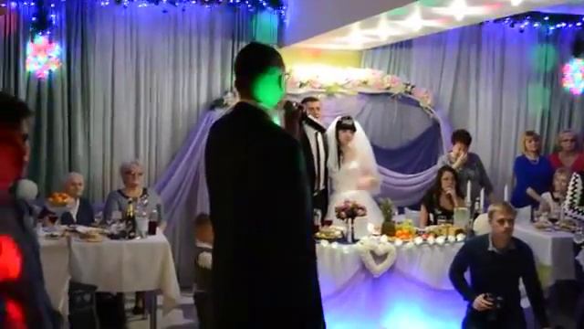 Поздравление на свадьбу. Папа и сестра поют песню. смотреть онлайн