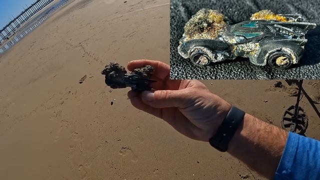 Beach Metal Detecting | Christine Uses the Vanquish 540 in the Wet Sand смотреть онлайн