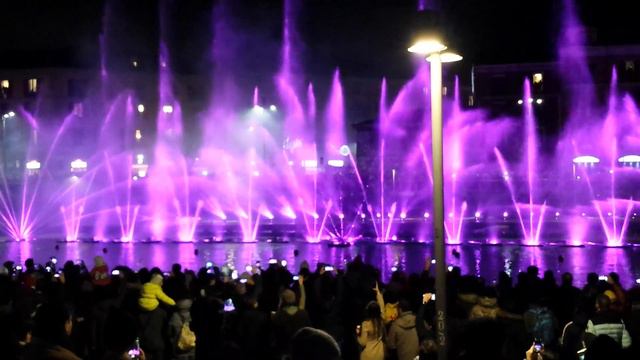 Milano Navigli - Darsena acqua show con fuochi - Natale 2019 - 14/12/2019 смотреть онлайн