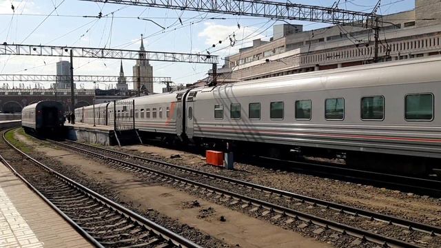 Отправление ЭП2К-246 со скорым поездом №166Х сообщением Москва-Симферополь смотреть онлайн