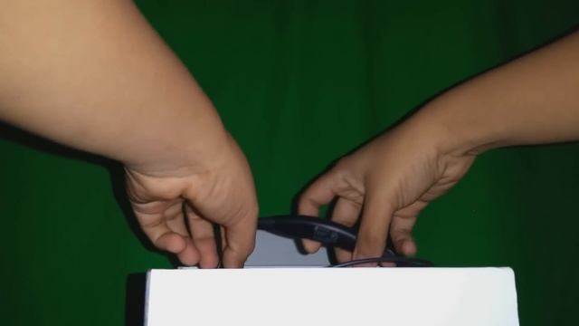 Unboxing Samsung Gear Circle Charcoal Black (4K) смотреть онлайн