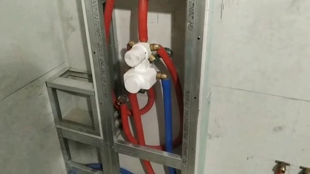 Монтаж водоснабжения системы "Rehau". смотреть онлайн