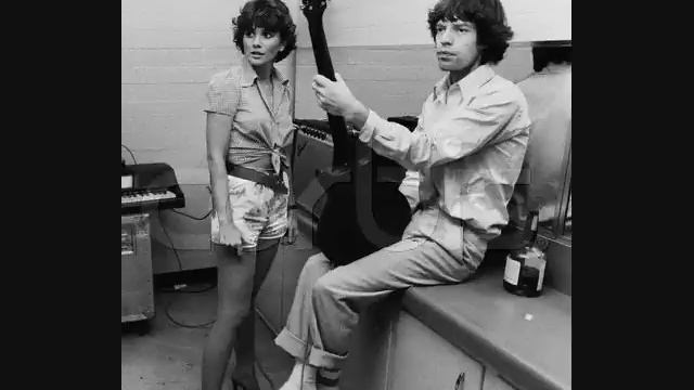The Rolling Stones (feat. Linda Ronstadt) - Tumbling Dice смотреть онлайн