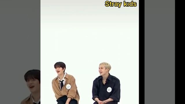 Хёнджин делает эгьё  Stray Kids