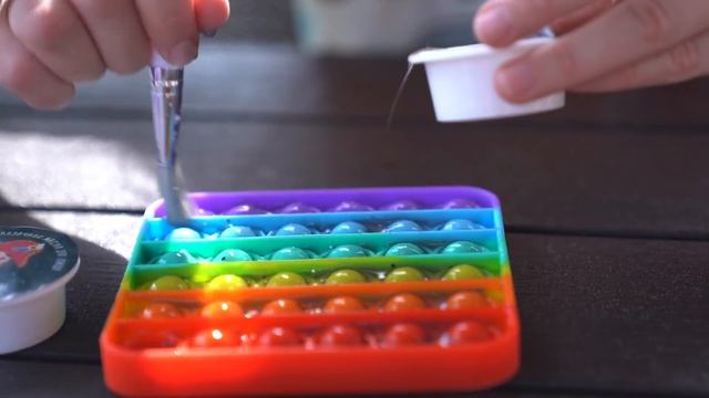 Проверяю POP IT ЛАЙФХАКИ ? Как улучшить Пупырки Антистресс?! смотреть онлайн