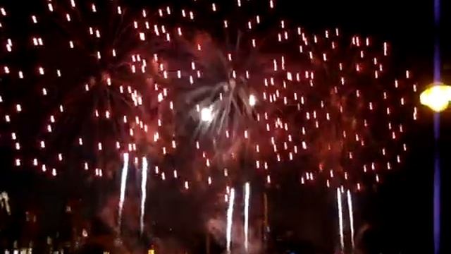 FIREWORKS ON WINDSOR-DETROIT RIVER 2009 part 1 of 3 смотреть онлайн