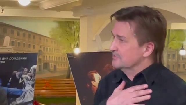 Юрий Бутусов, Марьяна Спивак, комментарии к "Р", фрагменты спектакля и ошеломляющий финальный танец смотреть онлайн