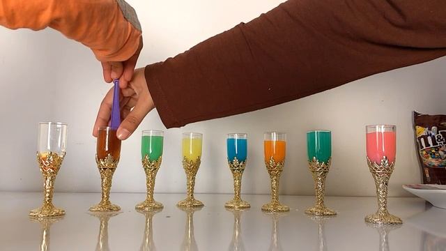 Colorindo com Mms e água/experiência смотреть онлайн