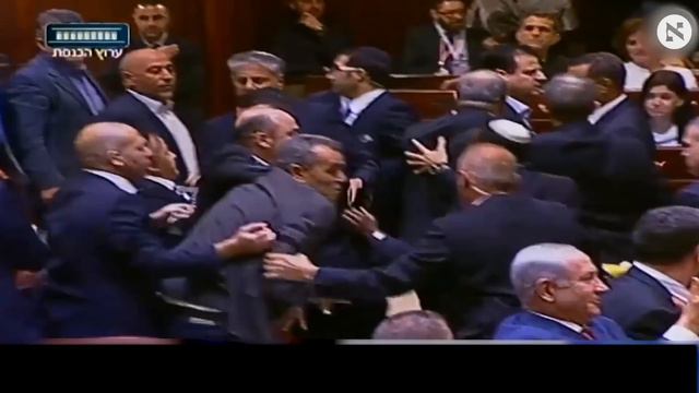 Arab MKs protest and removed by force from Knesset moments into Pence speech смотреть онлайн