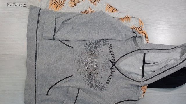 06317 Sweatshirts Premium (Толстовки Premium м/ж)№25 14,15кг 6,80€ за кг 32ед смотреть онлайн
