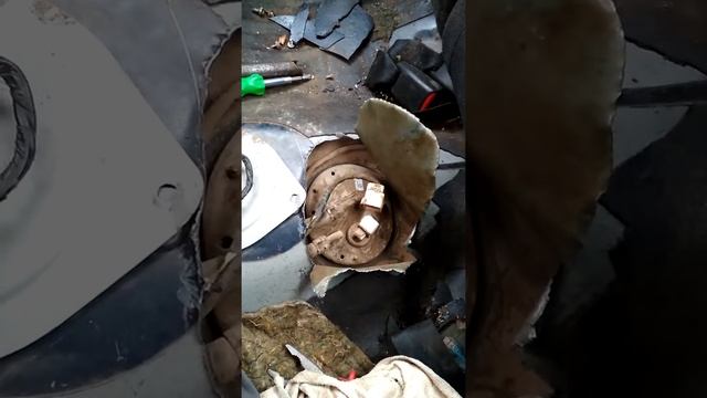 Как снять бензинасос на мазде 626, 97г. смотреть онлайн