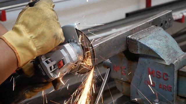 Amoladora Inalámbrica BOSCH - GWS 180 Li смотреть онлайн