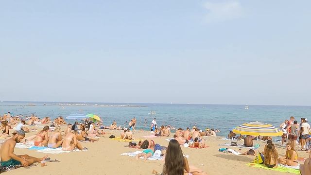 Best in Barcelona // Barceloneta, Spain Walking Tour 4K смотреть онлайн