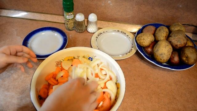 Картошка с мясом в рукаве. НУ ОЧЕНЬ ВКУСНО. смотреть онлайн