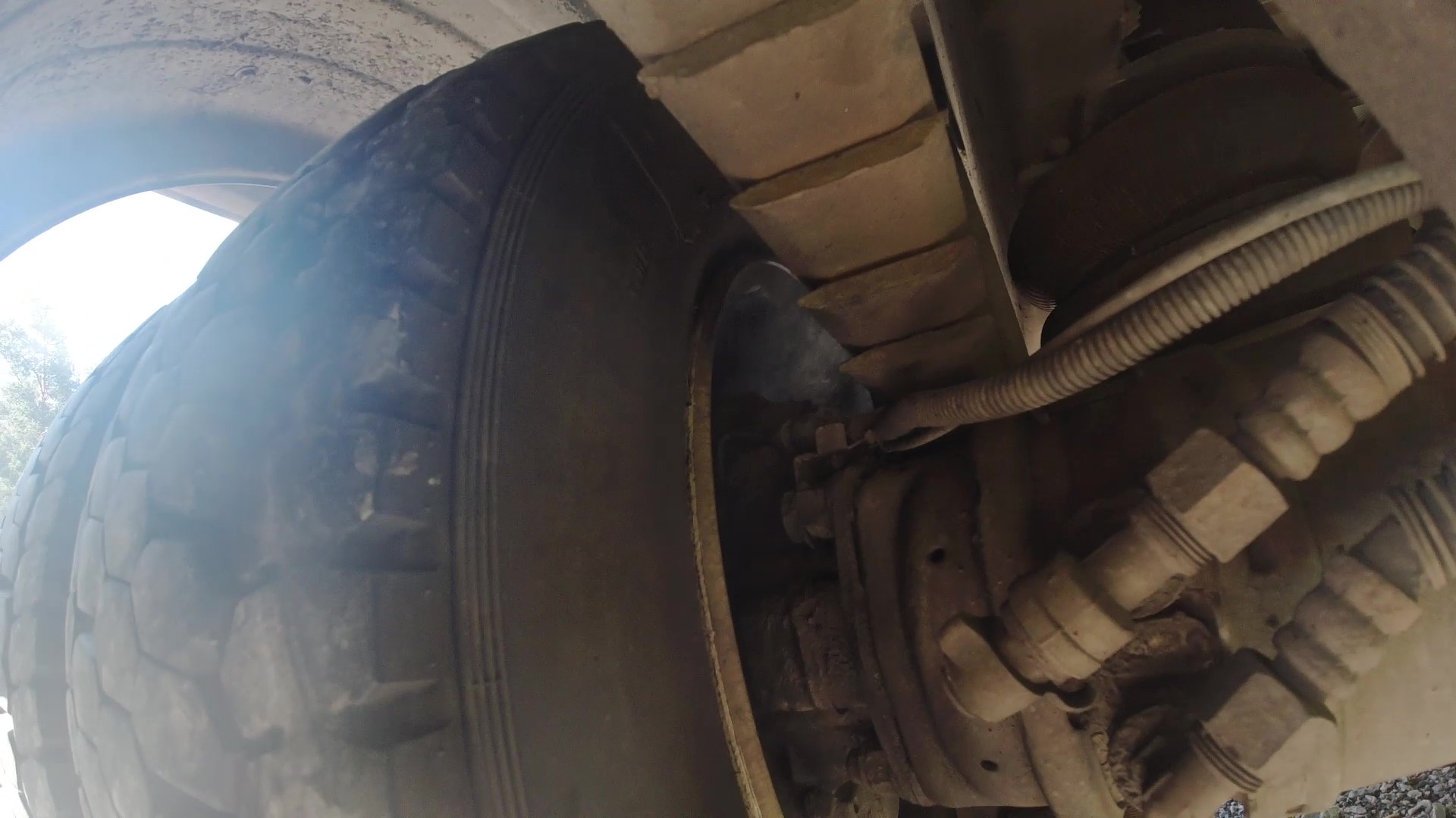 Задымили тормоза На спуске. Автомобиль Газон Next в горах Урала смотреть онлайн