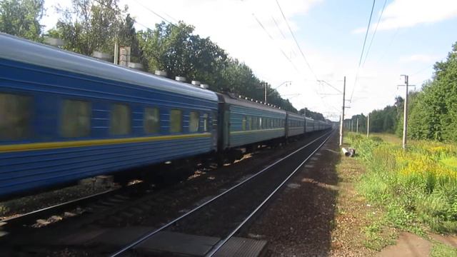 Электровоз ЧС7-054 с поездом№062Ш Николаев-Москва платформа Зосимова Пустынь 31.08.2017 смотреть онлайн