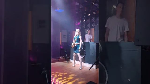 Саксофонист Сочи Виктория Сапарова - Клубный mix 8 938 453 93 00 смотреть онлайн