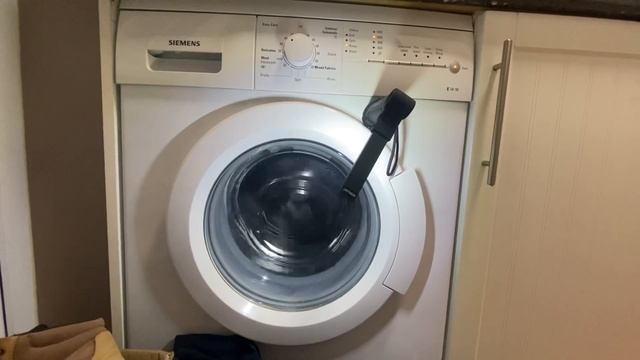 Siemens WM14E162GB/16 - Easy Care 40 Interm Spin And Start Of Rinse смотреть онлайн