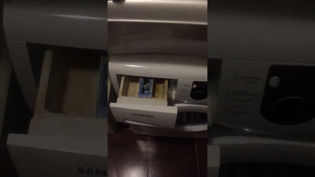 Как вытащить лоток из стиральной машины Samsung на 4 кг. смотреть онлайн