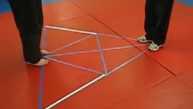 Triangular Footwork смотреть онлайн