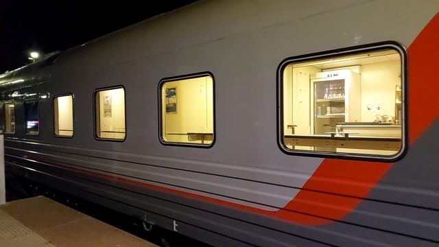 Прибытие ЭП2К-240 с фирменным поездом "Текстильный край" №45/46 Санкт-Петербург - Иваново! смотреть онлайн