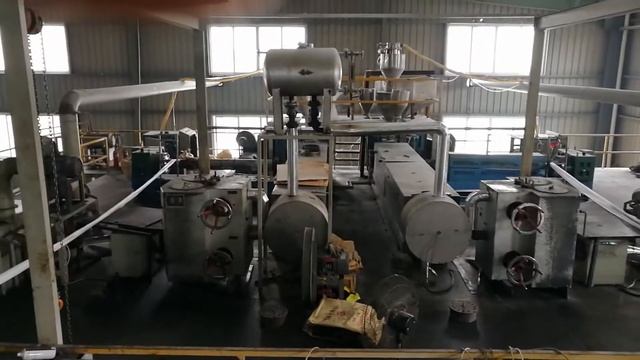 Работа экструдера для производства спанбонда