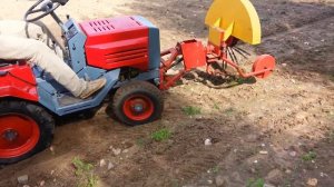 КМЗ 012 с картофелекопалкой КМ-2 на передней навеске