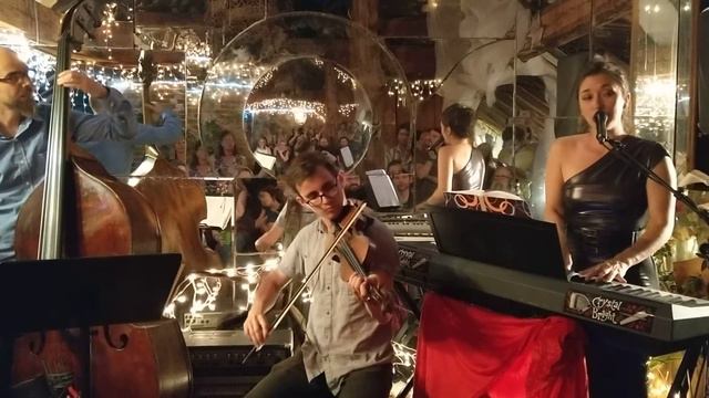 Crystal Bright- Earth Above My Roots- Live at Cloud Club смотреть онлайн