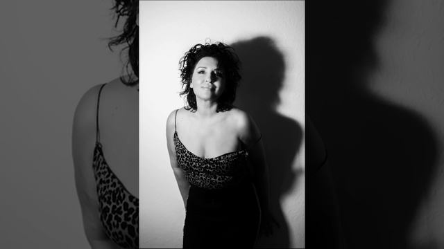 LARA DE LIS - ОДНА МИНУТА смотреть онлайн