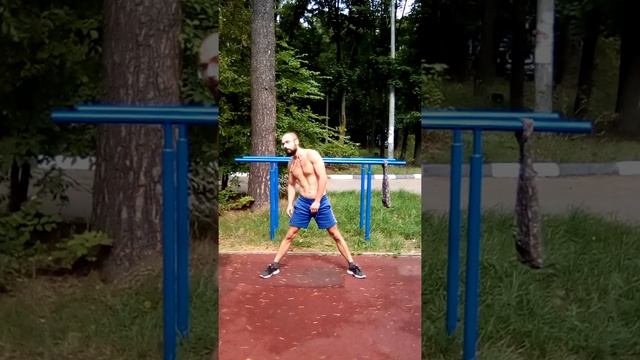 Stretchning legs, street workout смотреть онлайн