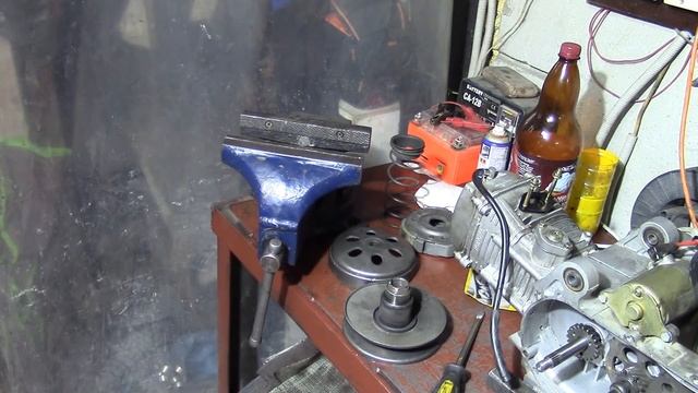 Как обслужить сцепление, задний вариатор, на скутере