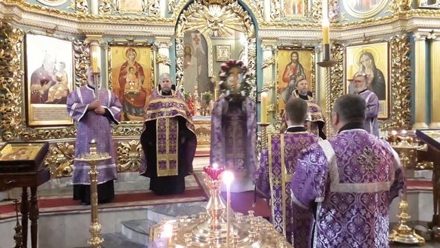 Вынос Креста в праздник происхождения честных древ Животворящего Креста Господня