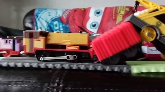 bill vs Kevin world's strongest engine thomas and friends Trackmaster смотреть онлайн